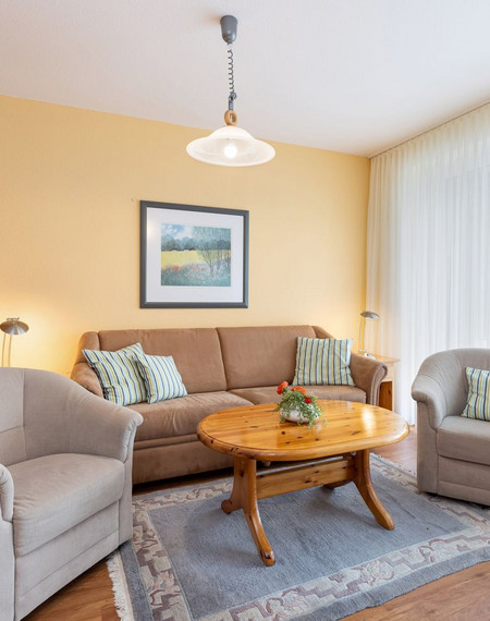 kaiserhof-42-44-wiesenklee-kellenhusen-112608-9884329